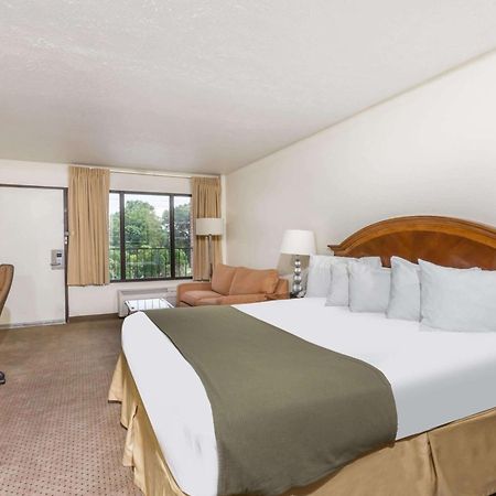 Days Inn By Wyndham Bedford Zewnętrze zdjęcie