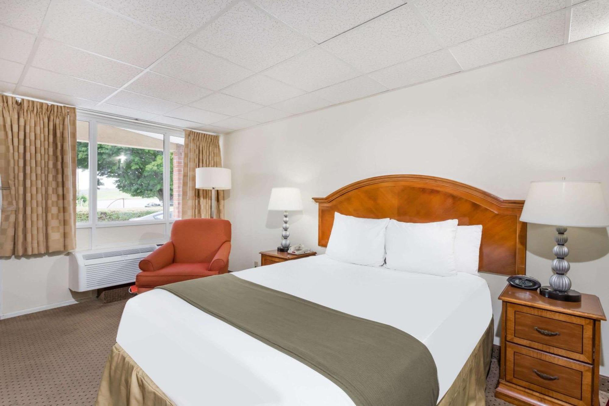 Days Inn By Wyndham Bedford Zewnętrze zdjęcie