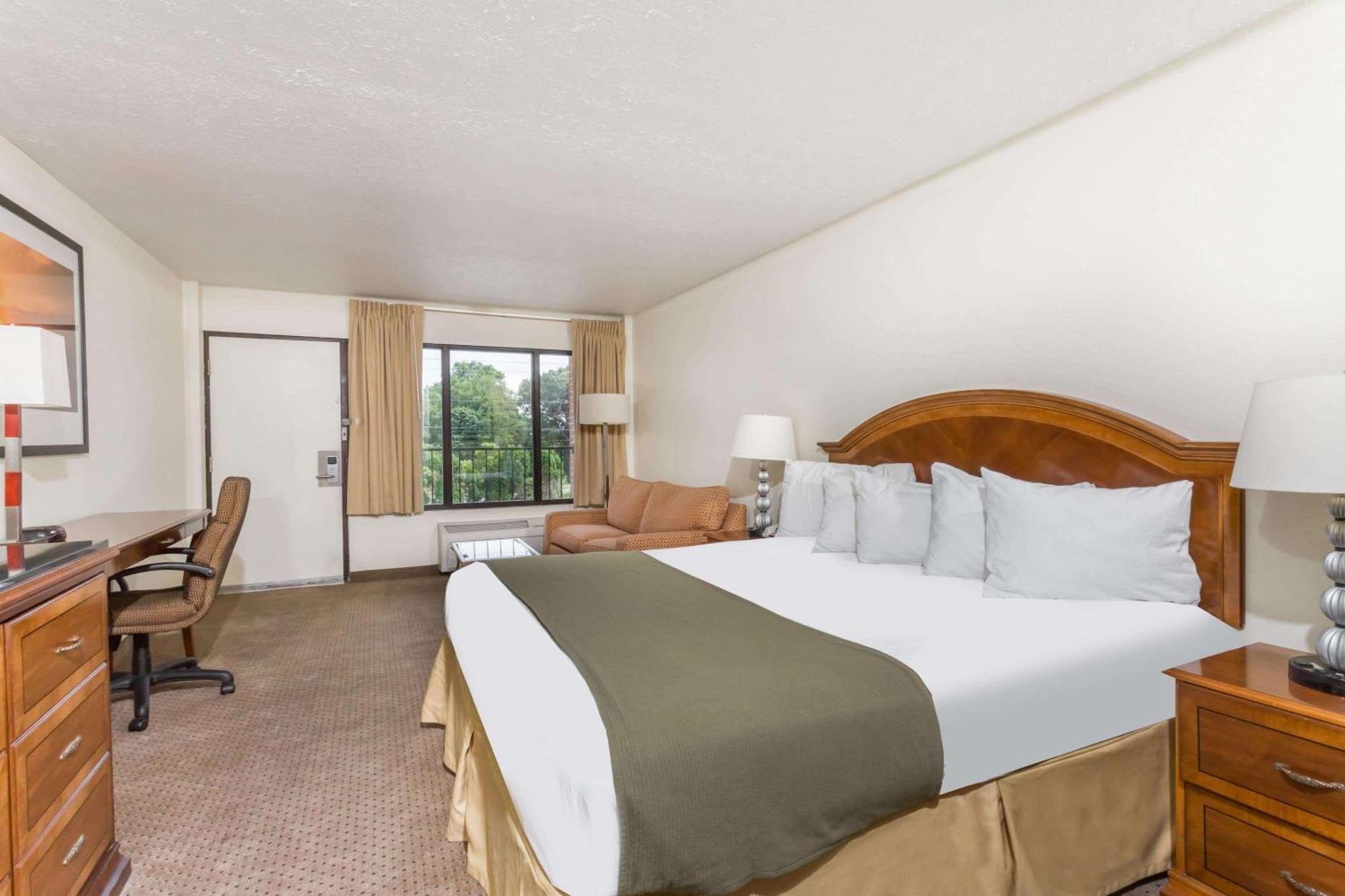 Days Inn By Wyndham Bedford Zewnętrze zdjęcie